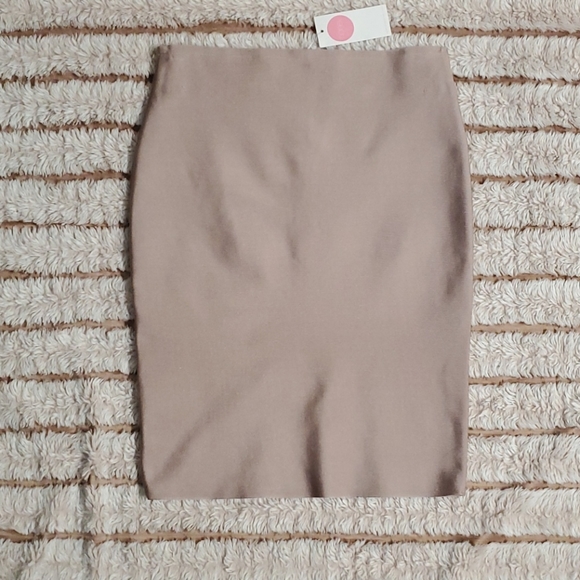 Bandage pencil skirt 🌸 - Picture 3 of 8